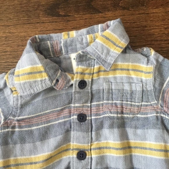 EUC Old Navy Shirt Size 0-3M - Picture 2 of 3